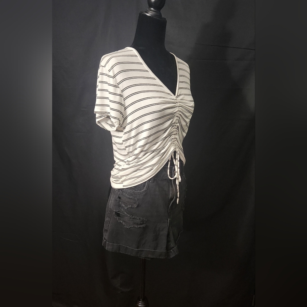 Love Charm Ruched Drawstring Tee Size L - Picture 8 of 14